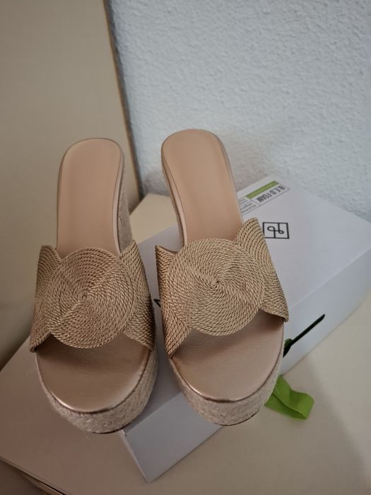 Елегантни чехли по 20€