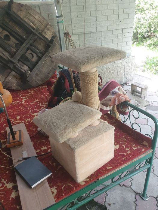 Дом для кошки с островками
