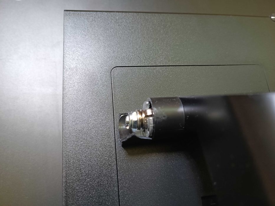 Повреден монитор Lenovo TIO24D 24"