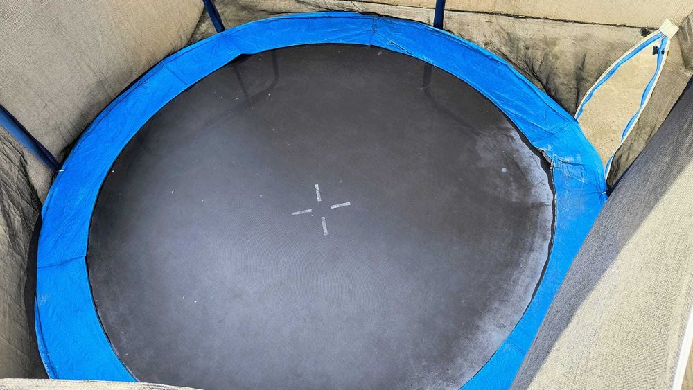 Trambulină copii + plasă de siguranță – stare bună