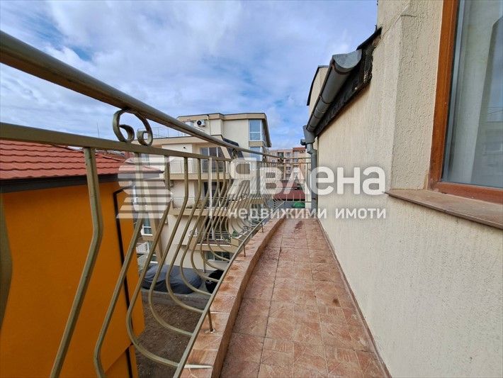 Тристаен апартамент в Несебър