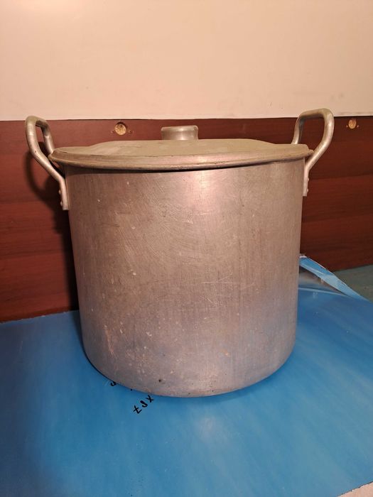 Продаю бак аллюминиевый  40-литровый.