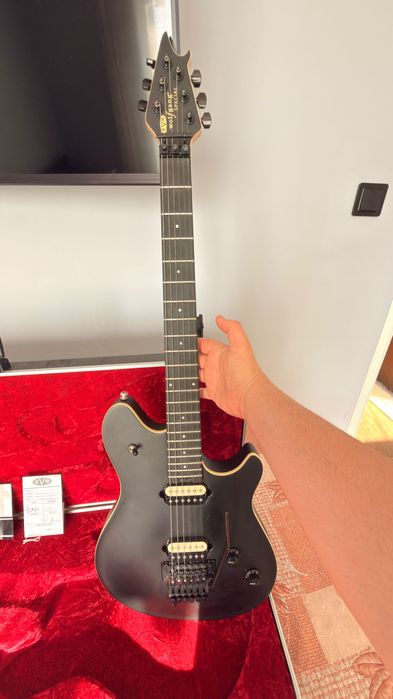 EVH Wolfgang Special Stealth + оригинален EVH твърд кейс
