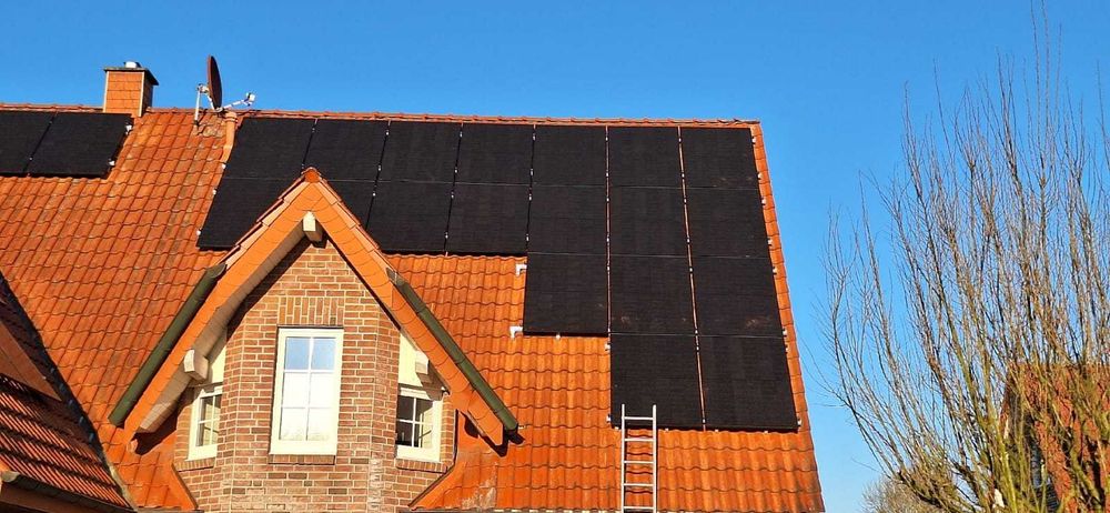 Montez panouri fotovoltaice