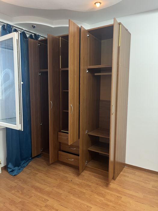 Почти новый шкаф