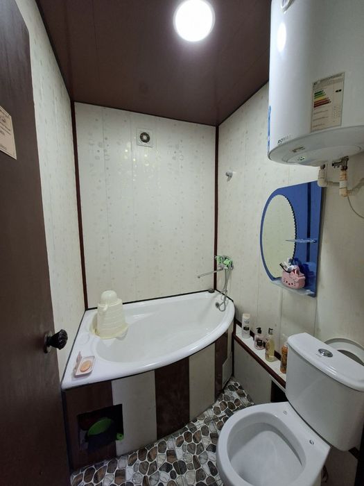 4 qavatlik etajni 1 etajidan 2xonalik uy