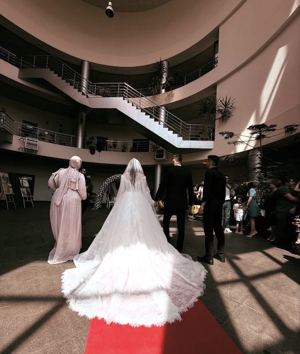 Vând rochie de mireasă elegantă, într-o stare impecabilă.