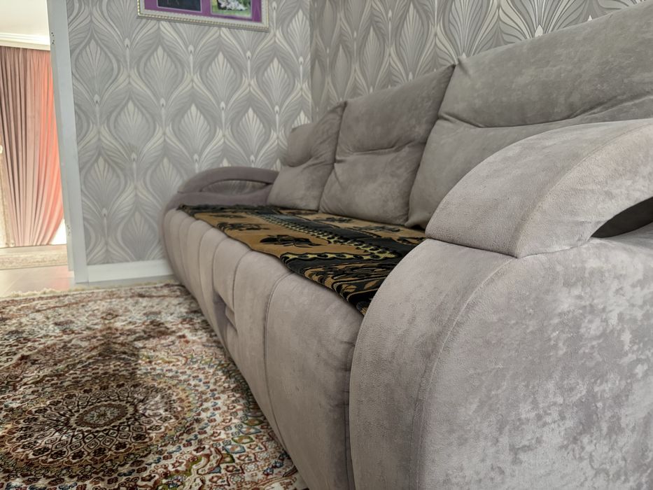 Продам классический диван с 2-мя креслами
