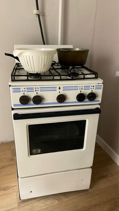 Продам газовую плиту