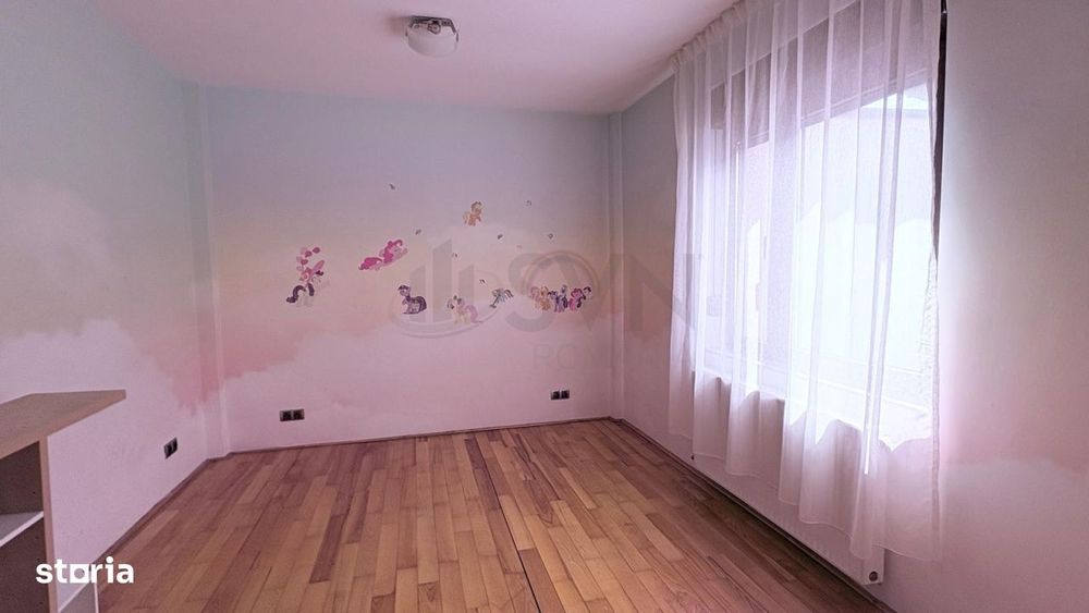 Casa 6 camere cu 3 locuri de parcare in Pipera in spatele Cortina Nort