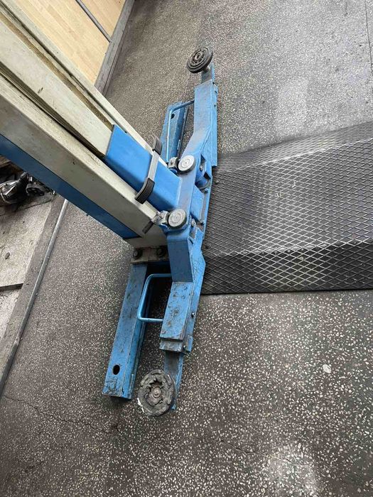 Продавам двустоечен автоподемник OMCN – 2500 кг.
В отлично състояние,