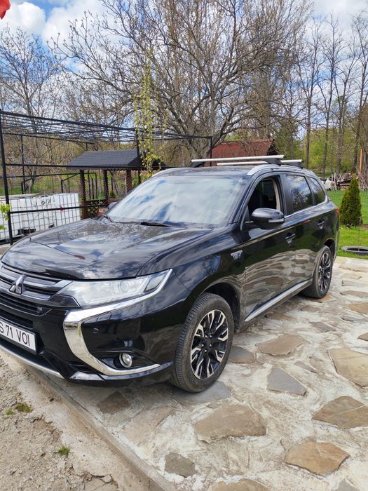 Mitsubishi Outlander PHEV 4WD FUL PLUG ÎN HYBRID AN 2017  variante cu Toyota rav hibrid