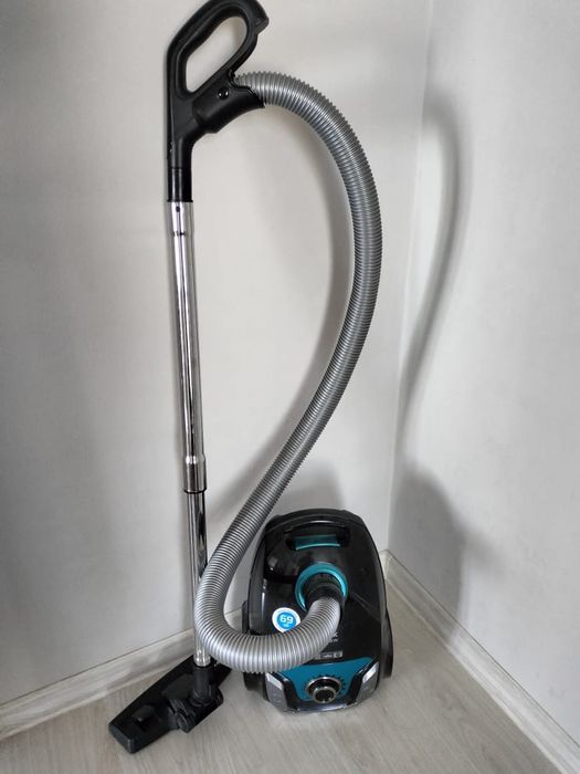 Пылесос почти новый