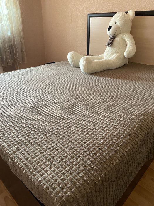 Кровать двухспальная б/у с комодом