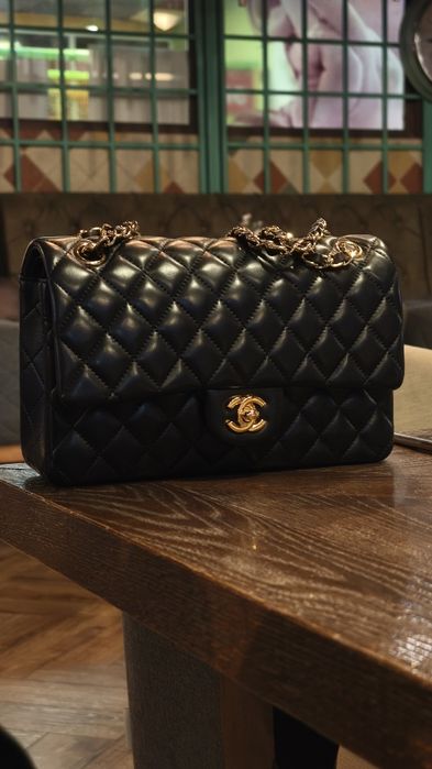 Оригинална Chanel Чанта от Естествена Агнешка Кожа Верифицирана с Чип