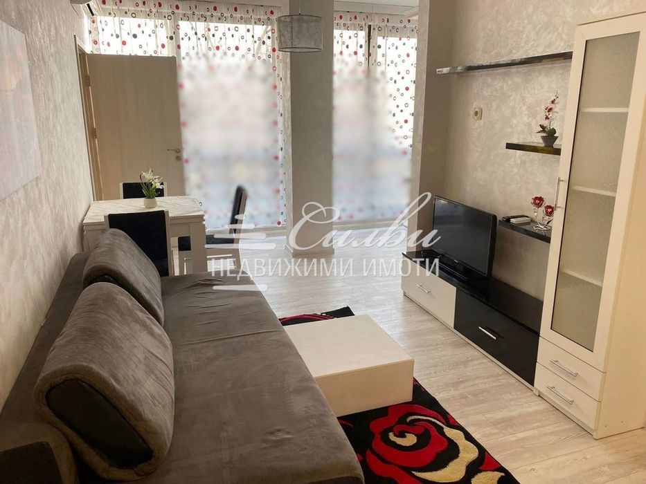 Дава се под наем Тристаен апартамент в Шумен, Център - 70 кв.м за 357 € - Снимка #1