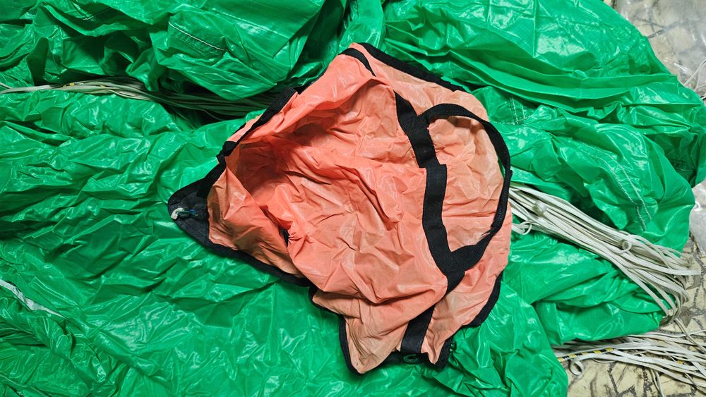 Запасен парашут за парапланер