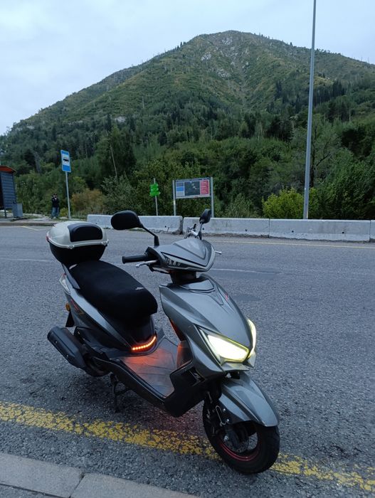 Продаю скутер M8 pro за 250.000