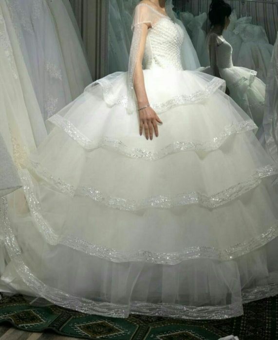 Oxirgi modadagi Madonna kelin ko'ylak fatasi bilan