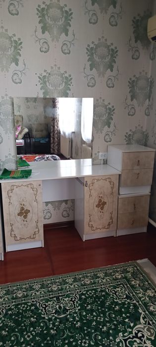 Шкаф , айна орташа жагдайда