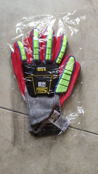 Продам перчатки противоударные и производственные.