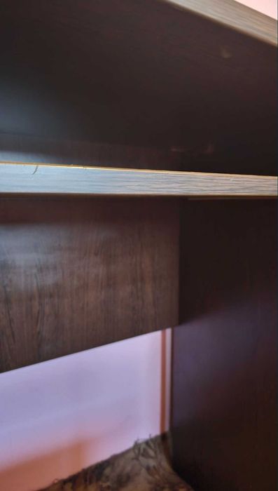 Birou Wenge cu suport pentru unitate pc mobila.