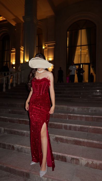 Продаю элегантное вечернее платье.