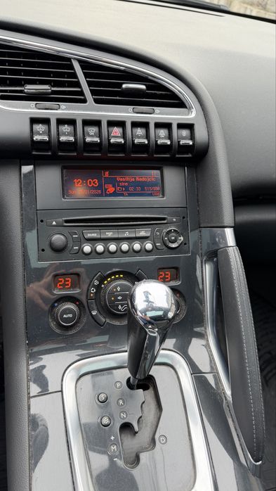 Продавам пежо 3008