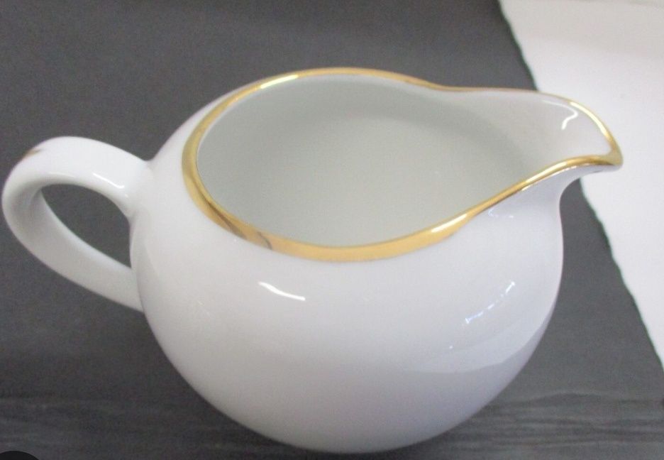 Молочник белый и керамический