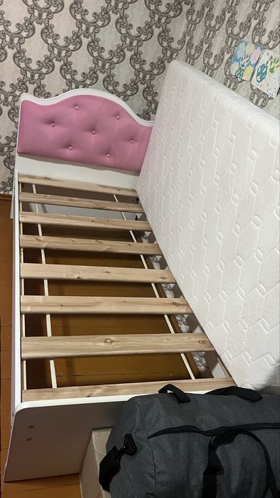 Продается детский кровать без матраса