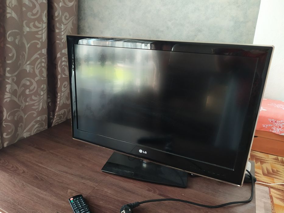 Телевизор LG ЖК на подставке