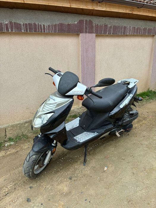 Vând scuter 125 4t
