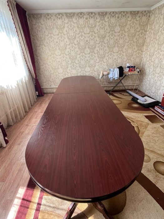 Продаётся красивый и  качественный стол