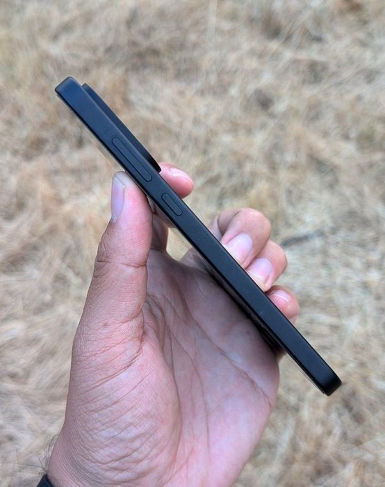 OnePlus 15 12/256GB doar 12 cicluri de încărcare.