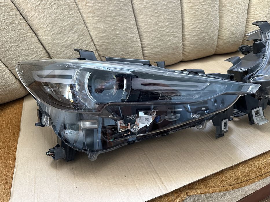 Faruri, Far stanga / Far dreapta Mazda CX5 2017-2021