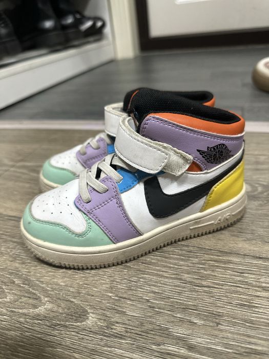 Детские кросовки Nike.