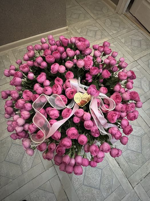 Кустовые цветы с корзиной