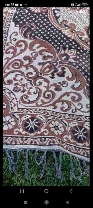 Малък и по голям ръчно тъкани ориенталски килими