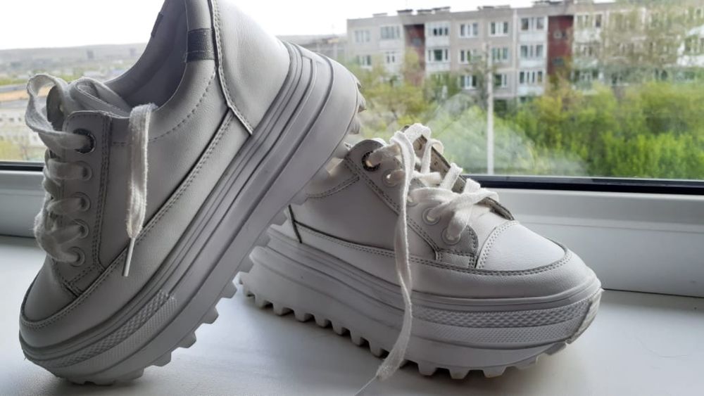 Продаю кроссовки, 34 размер