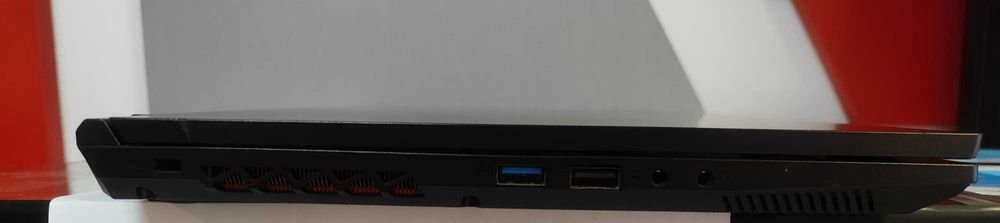 Геймърски лаптоп MEDION ERAZER GAMING E 10