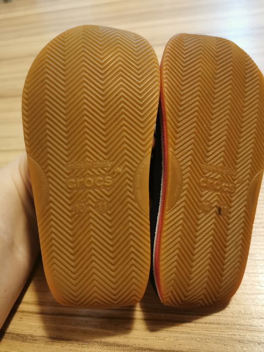 Slapi Crocs 10/11