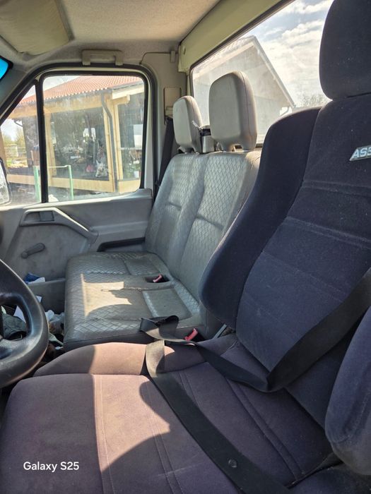 Autoutilitara cu macara