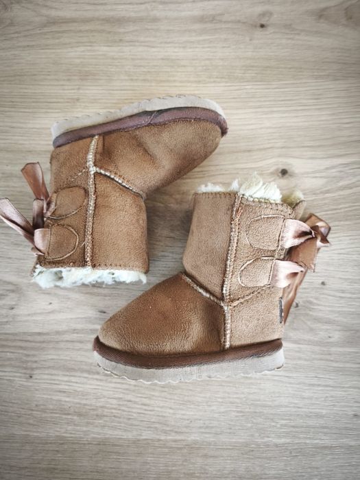 Ugg bebe mărimea 19