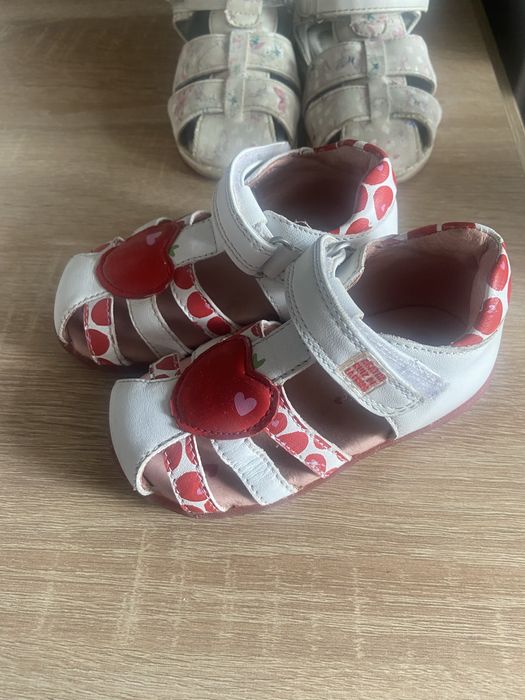 Сандали на девочку