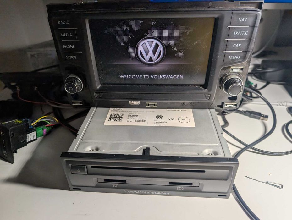 MIB2 Navigatie originala decodata Volkswagen Passat B8 Golf 7 Touran VW MOST Dynaudio