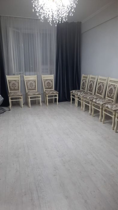 Стулья по 4000 тенге (торг)