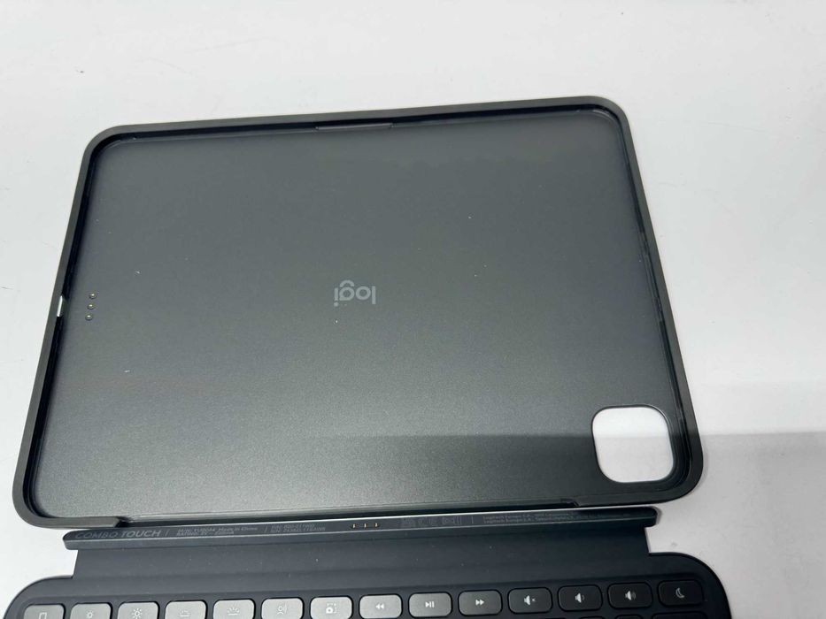 Клавиатура Logitech Combo Touch iPad Pro 11/ M4