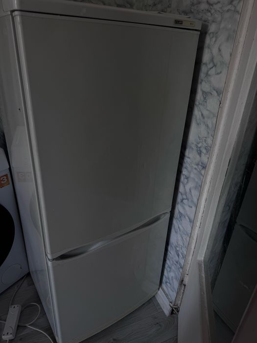 Продам срочно холдильник