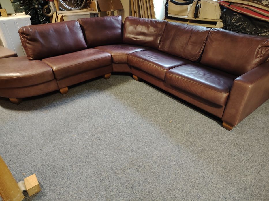 Colțar fix de piele.