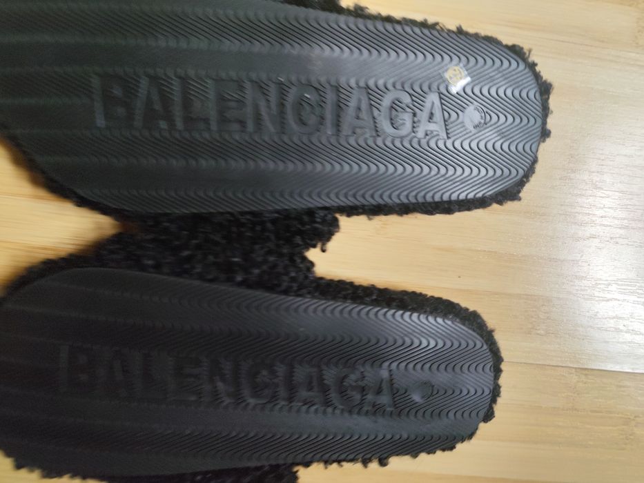 Papuci/Șlapi Pufoși Balenciaga Furry Logo